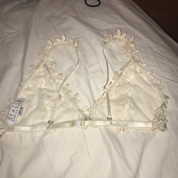 Sheer and floral bralette🌸 - Picture 3 of 4